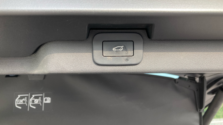 Land Rover Discovery 3.0 D300 Dynamic SE 5dr Auto Diesel Station Wagon